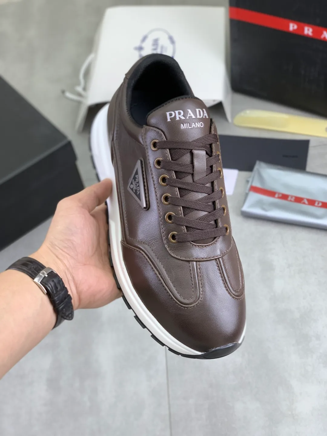 Men's men's shoes P600 💰[actual price] top quality, new popular models on the official website, timeless for a century, 🆘 The trendy brand (Prada) mainly promotes popular models, avant-garde and versatile fashionable men's shoes, privately molded, with cowhide splicing and 1:1 oil edge treatment... fashionable and simple, original imported cowhide with python skin, cowhide leather lining for feet; the atmosphere and personality are more fashionable, eye-catching and pursuing class. It will subvert the old idea and be a must-have for fashionistas who want to spend time with you! Must keep it! High-end comfortable and low-cost, high-end quality workmanship. Size: 38-45 4️⃣ colors available. full package